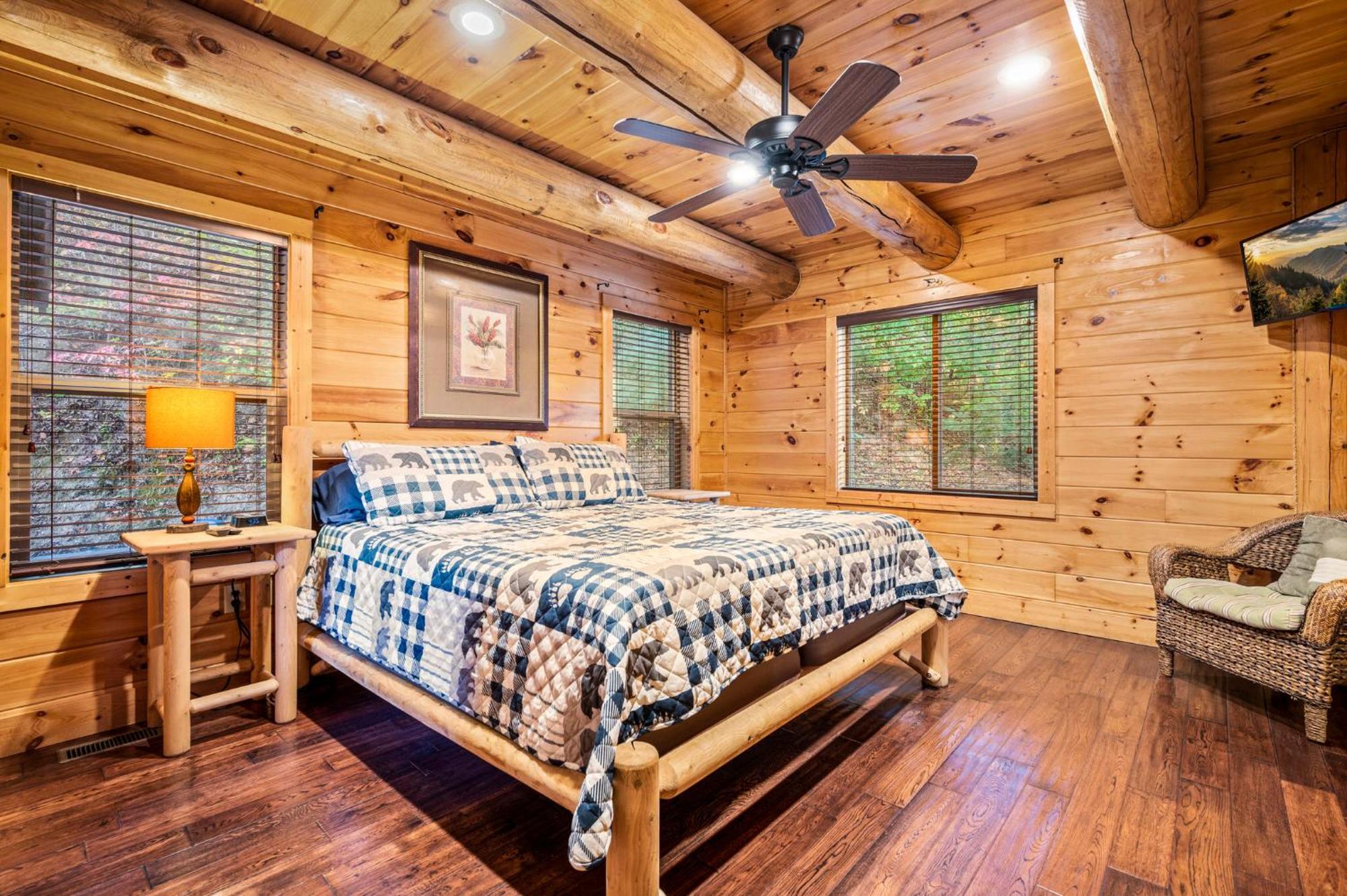 Relaxation Retreat - Pickleball Cabin - Wi-Fi, Fire Pit With Bar, Ev, Game Room, Hot Tub, Pool Access - Mins To Pf Sevierville Esterno foto