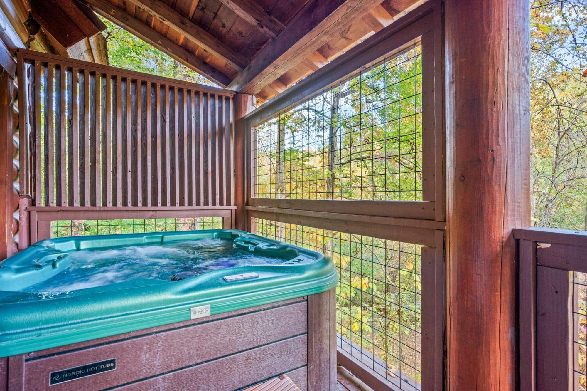 Relaxation Retreat - Pickleball Cabin - Wi-Fi, Fire Pit With Bar, Ev, Game Room, Hot Tub, Pool Access - Mins To Pf Sevierville Esterno foto