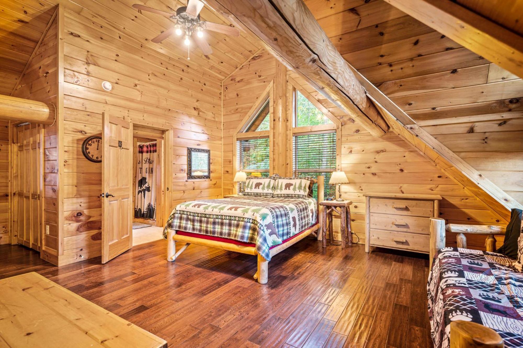 Relaxation Retreat - Pickleball Cabin - Wi-Fi, Fire Pit With Bar, Ev, Game Room, Hot Tub, Pool Access - Mins To Pf Sevierville Esterno foto