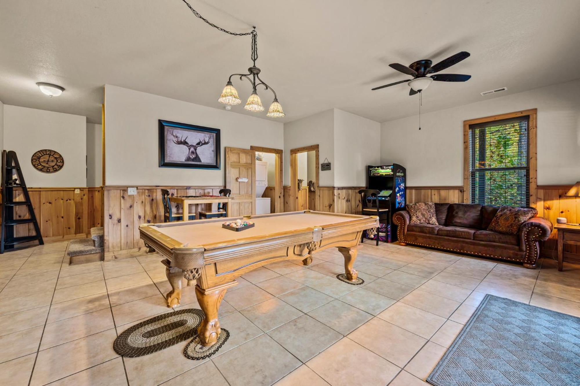 Relaxation Retreat - Pickleball Cabin - Wi-Fi, Fire Pit With Bar, Ev, Game Room, Hot Tub, Pool Access - Mins To Pf Sevierville Esterno foto