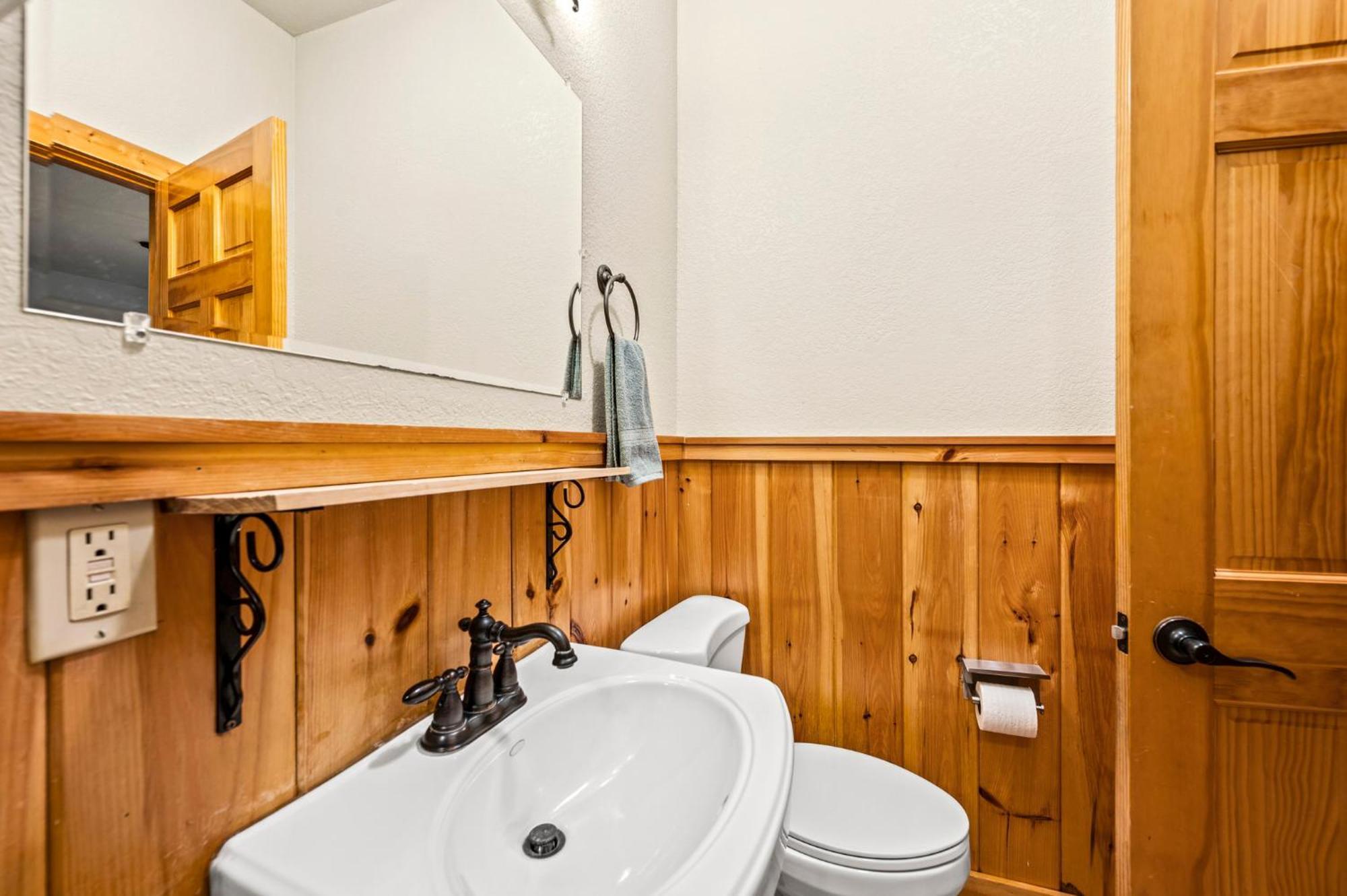 Relaxation Retreat - Pickleball Cabin - Wi-Fi, Fire Pit With Bar, Ev, Game Room, Hot Tub, Pool Access - Mins To Pf Sevierville Esterno foto