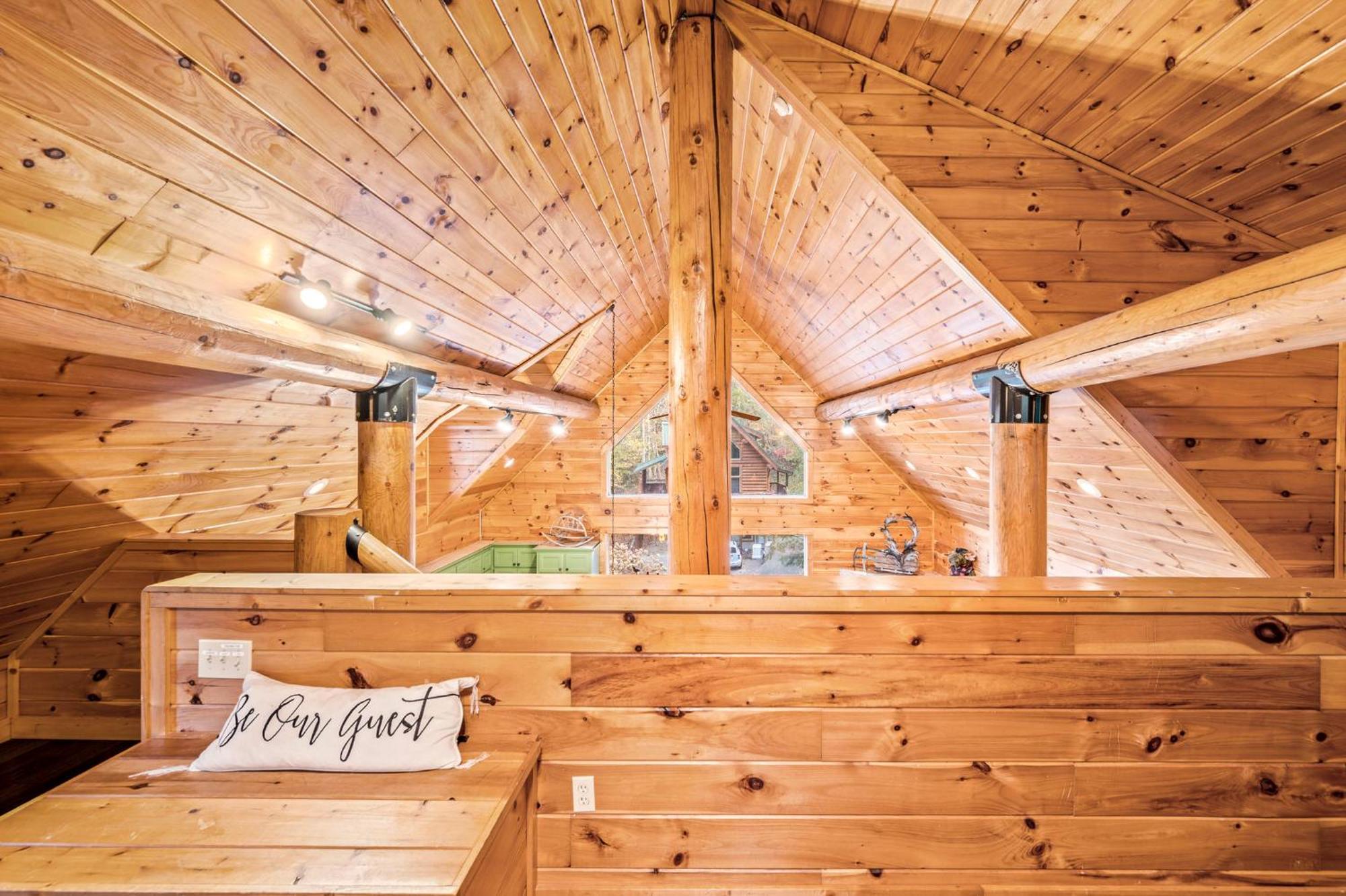 Relaxation Retreat - Pickleball Cabin - Wi-Fi, Fire Pit With Bar, Ev, Game Room, Hot Tub, Pool Access - Mins To Pf Sevierville Esterno foto